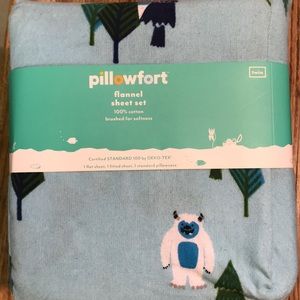 Pillowfort Yeti flannel sheets, size Twin